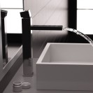 Miscelatore lavabo alto ideale per lavabo a bacinella da appoggio, dotato di bocca a cascata serie cube waterfall Daniel Rubi...
