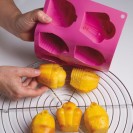 Stampo multiporzione con tre diversi soggetti, happy birthday 8 porzioni Pavonidea FR080 Stampo multiporzione con tre diversi soggetti, happy birthday 8 porzioni Pavonidea FR080
