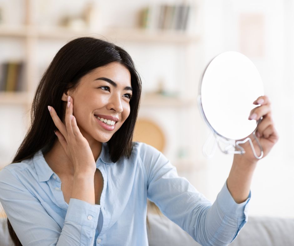 Specchi da bagno: tipologie, modelli e funzionalità must have